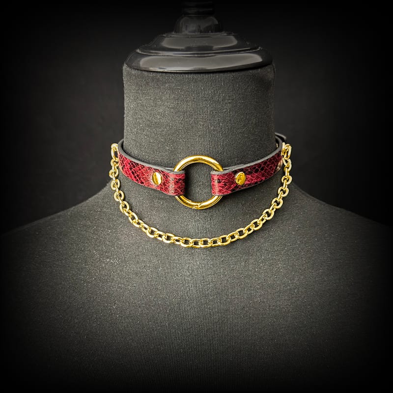 Daluse [Arlo] Gold Ring Chain Red Snake Pattern Leather Choker