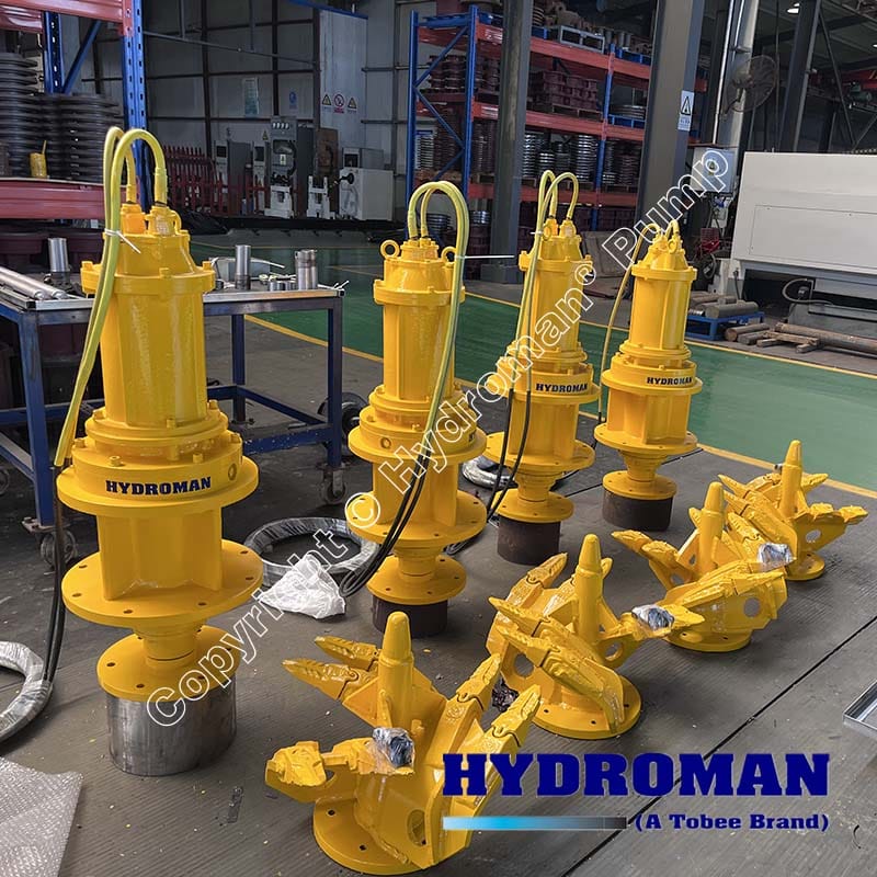 Submersible agitator pump with two side cutters