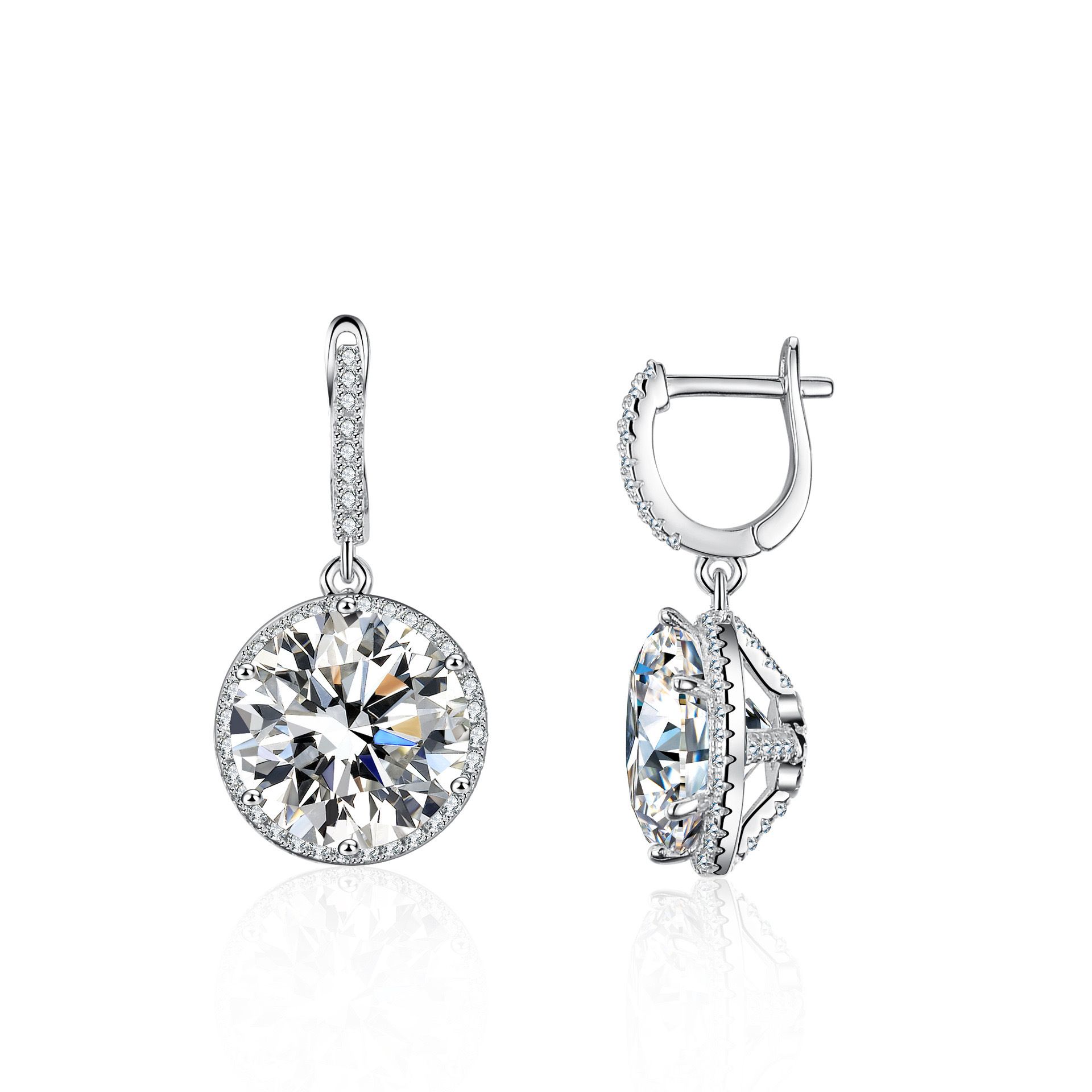 "Round Moissanite Stud Earrings: Elegant and Minimalist Wedding Gifts"